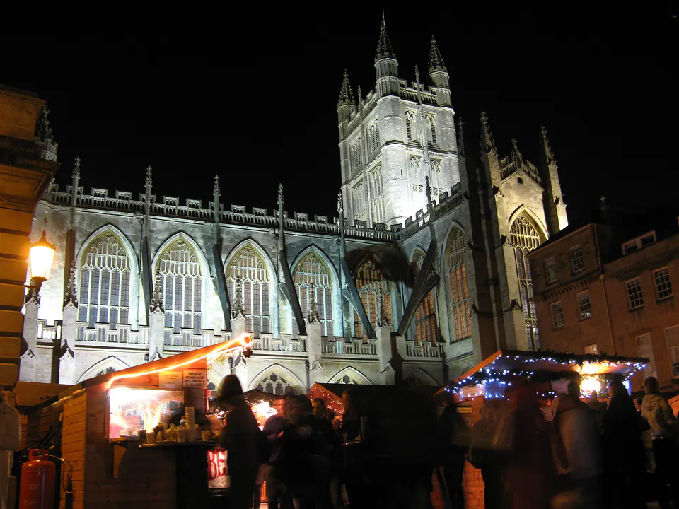 Christmas market stalls in front of Bath Abbey