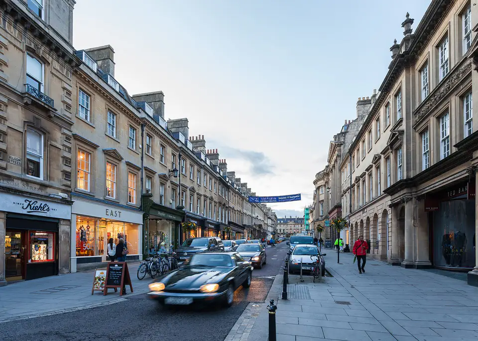 Milsom Street, Bath, looking up the Georgian shopping street