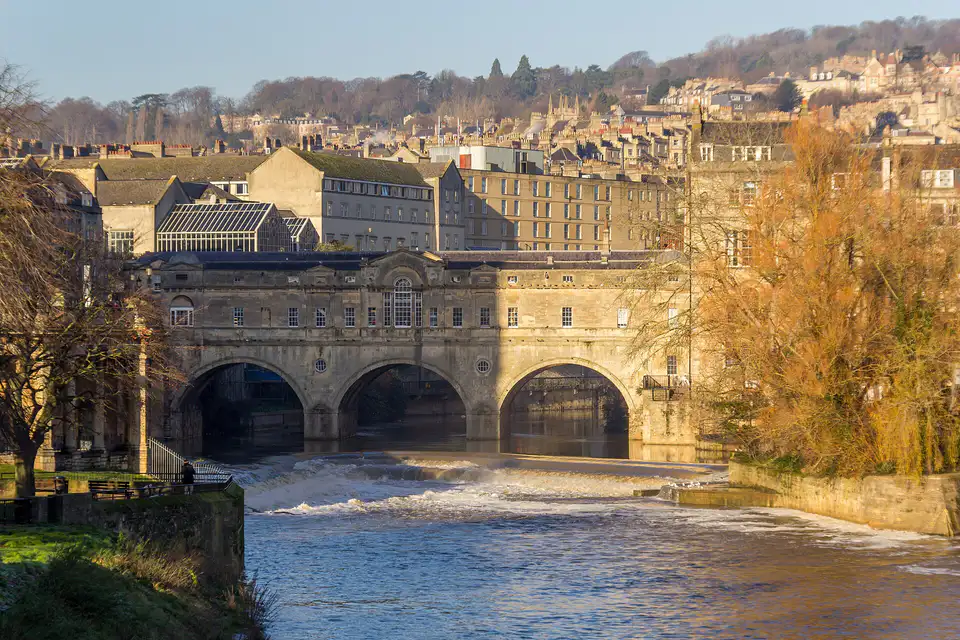 Pulteney Bridge and weir on the River Avon, Bath, with the city behind
